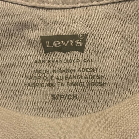 NWOT Levi’s White T-Shirt - Picture 2 of 3
